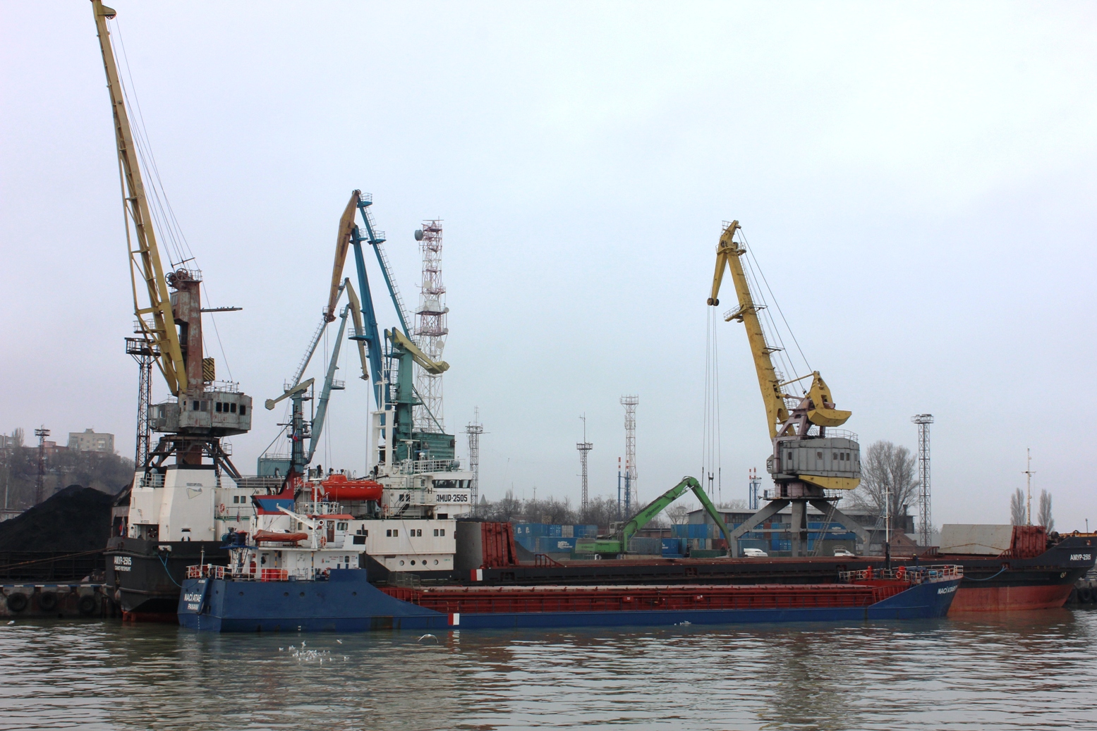 Порт таганрог. Морской порт Таганрог. Порт Таганрога сверху. Морской порт Таганрог грузооборот. Механик Юзвович судно.